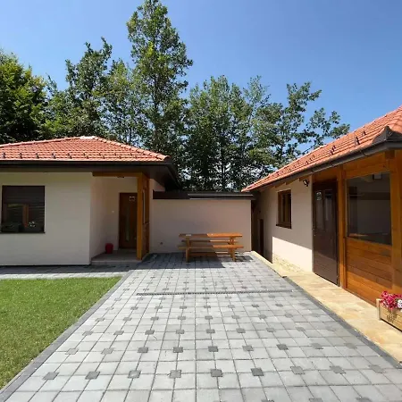 Apartment Domacinstvo Maric *