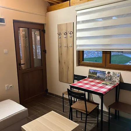 Apartment Domacinstvo Maric *