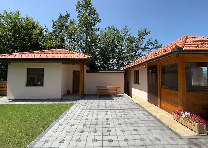 公寓 Domacinstvo Maric *